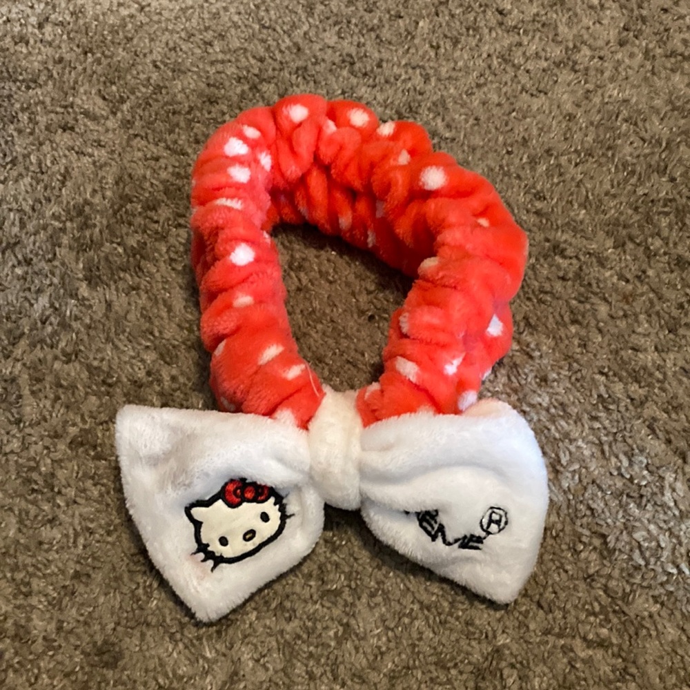 Pink fuzzy hello kitty make up head band!